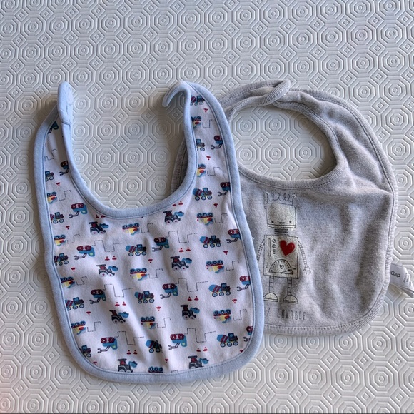 [2/15$✨] B U N D L E of 6 Bibs 🍼 - Picture 2 of 4